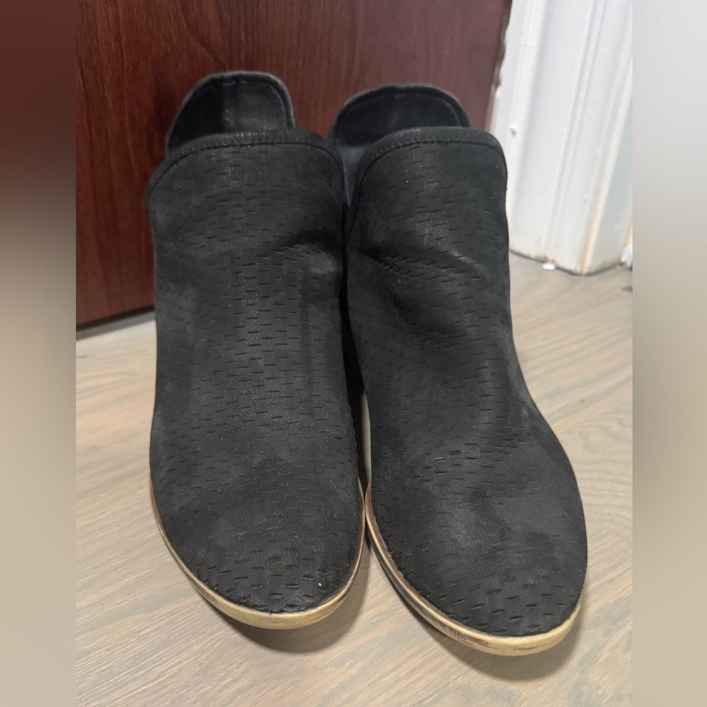 Lucky Brand Black Textured Ankle Booties